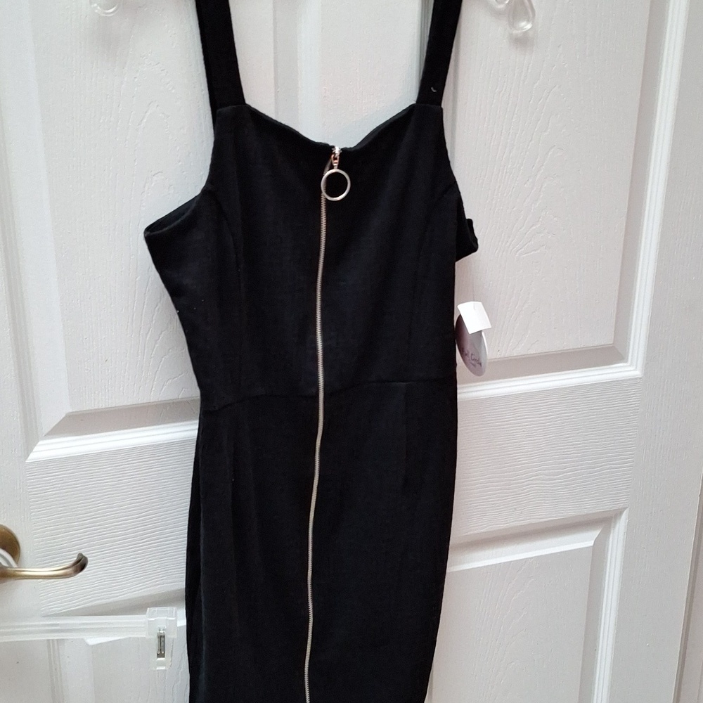 Y women's Full Circle solid black stretch zipper sexy dress size M. NWT